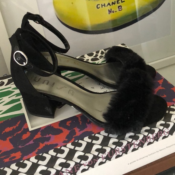 Shoes - Black Sandals with fur Shoes - Black Sandals with fur